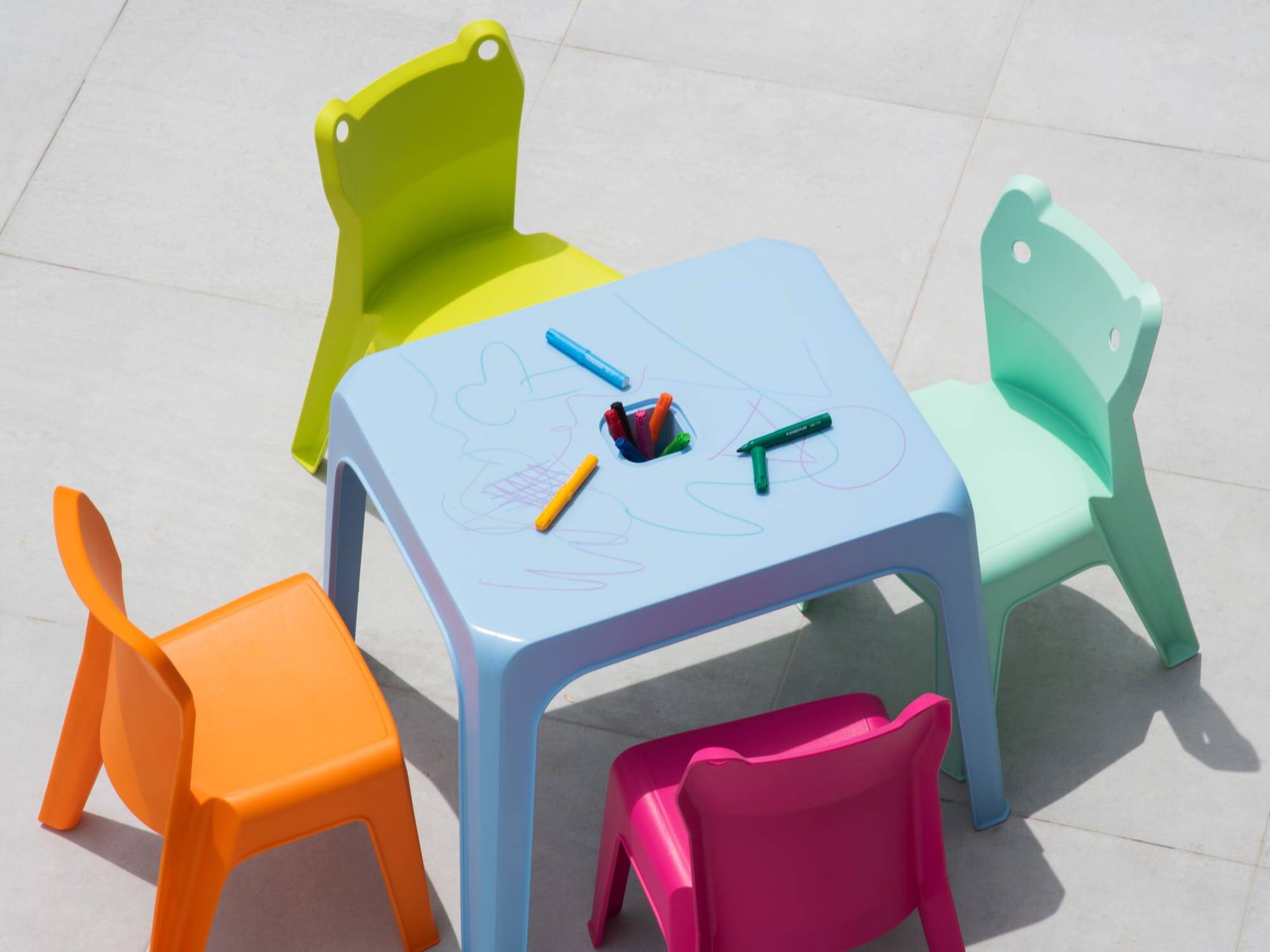 Set 2+1 chaises-table pour enfants intérieur, extérieur fuchsia JAN garbar - Image 7