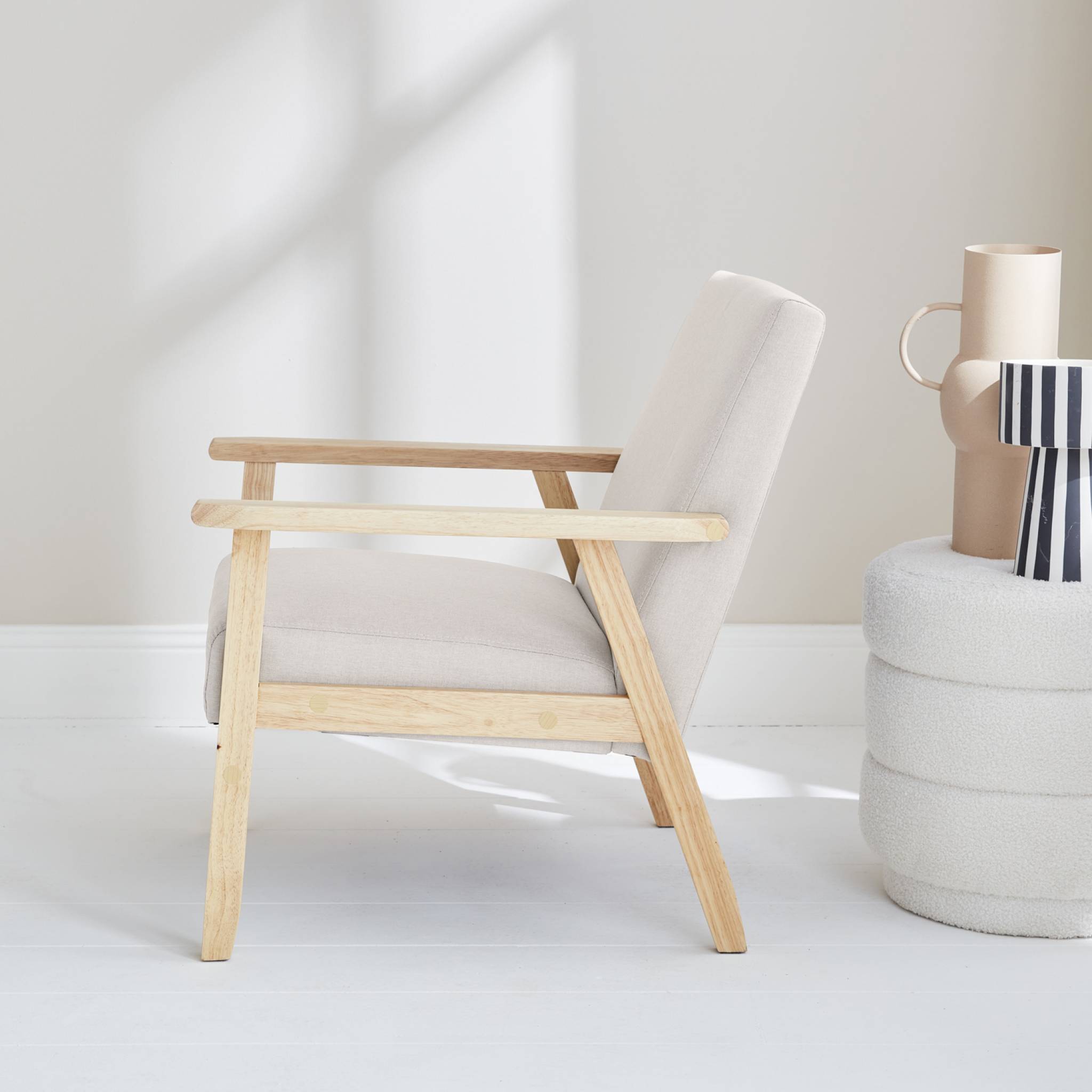 sweeek - Fauteuil scandinave en bois et tissu crème. Isak. L 64 x P 69.5 x H 73cm | sweeek - Image 3