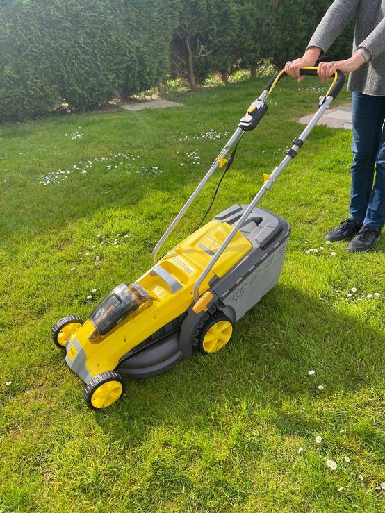 Nemura - Tondeuse à batterie NEMURA 40V + 2 Batteries 4Ah + Chargeur rapide - Coupe de 37cm - Mulching + Ramassage - Image 5