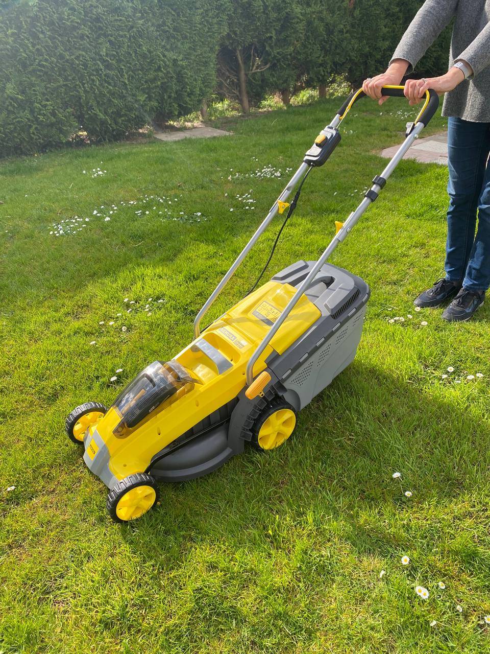 Nemura - Tondeuse à batterie NEMURA 40V + 2 Batteries 4Ah + Chargeur rapide - Coupe de 37cm - Mulching + Ramassage - Image 5
