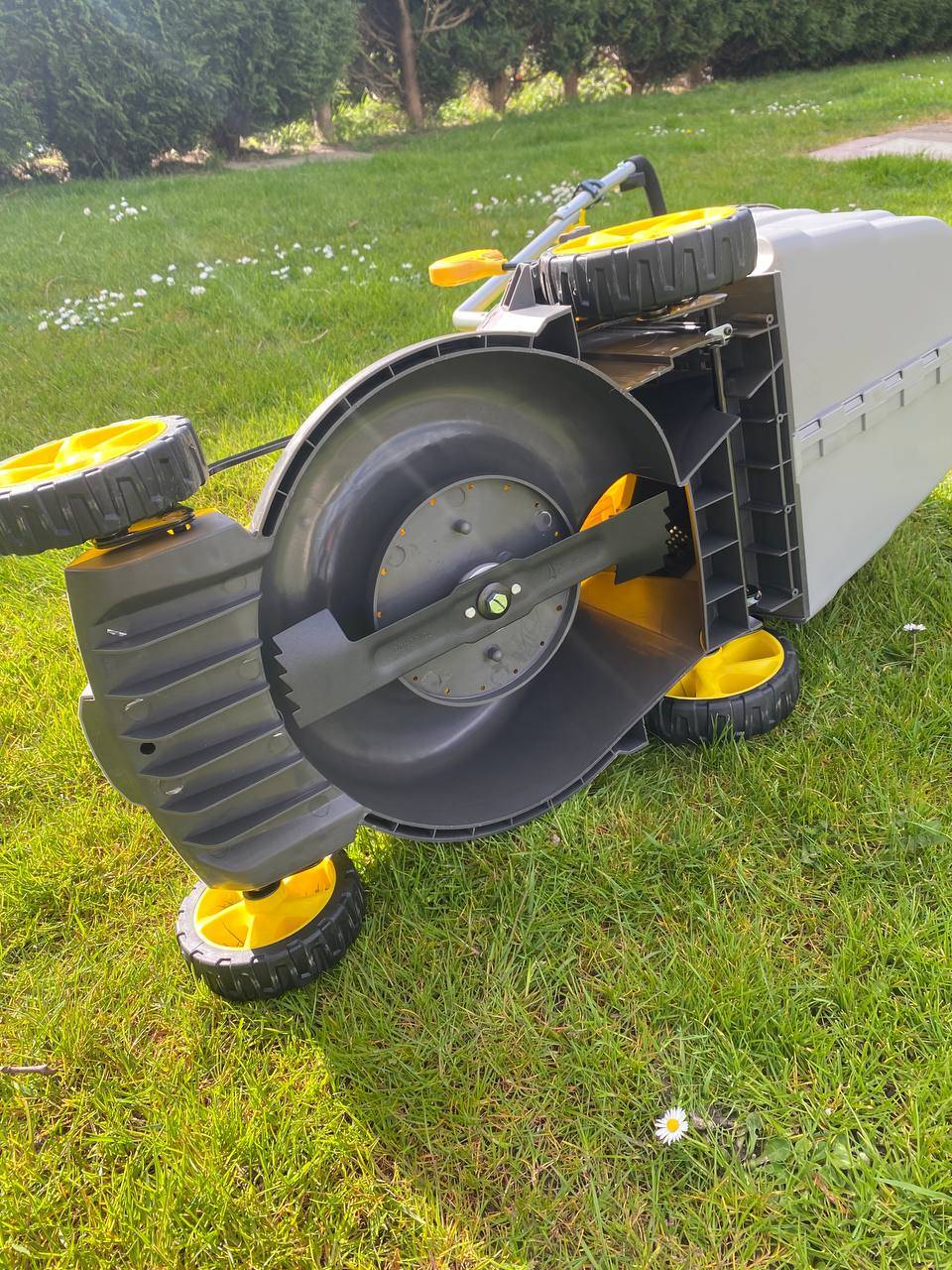 Nemura - Tondeuse à batterie NEMURA 40V + 2 Batteries 4Ah + Chargeur rapide - Coupe de 37cm - Mulching + Ramassage - Image 4
