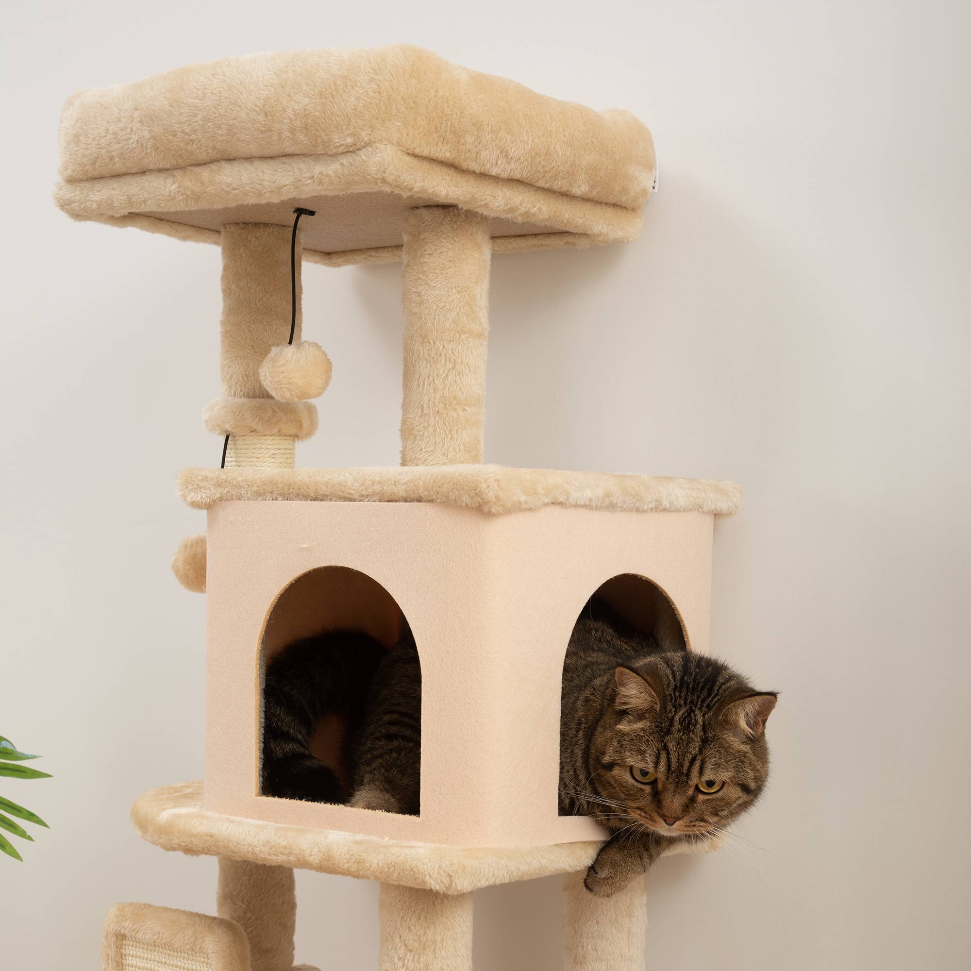 ComfortXL - Arbre à chat beige 44 x 34 x 104 cm intérieur avec sisal maison lit brosse et jouets - ComfortXL Outdoor Living - Image 9