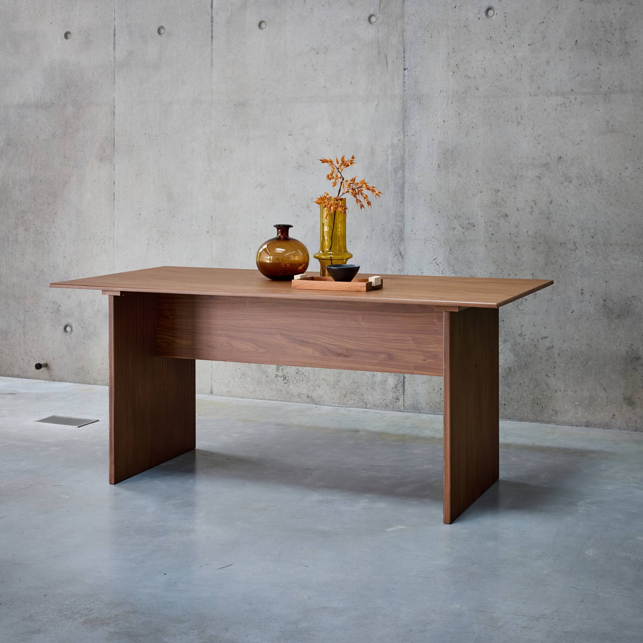 Table à manger rectangulaire décor bois sculpté 4-6 places. 170cm. couleur noyer | sweeek - Image 4