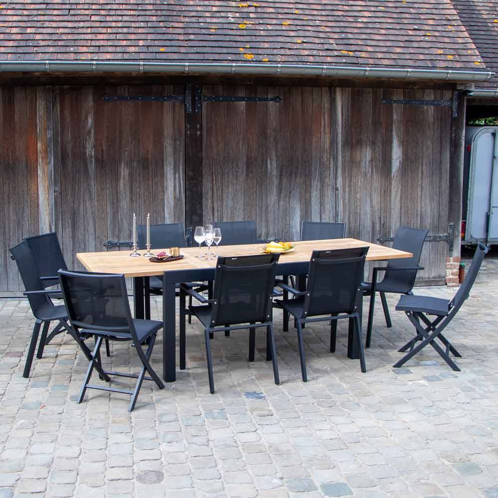 Wilsa Garden - Ensemble BALITECK 6/10p en aluminium noir et plateau en Teck avec 6 fauteuils et 4 chaises pliantes en aluminium et textilène - Image 2
