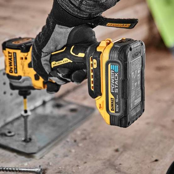 Pack 2 Outils Brushless DEWALT DCK2052H2T-QW XR 18V - Perceuse Percussion DCD999 + Visseuse à Chocs DCF850 + 2 batteries POWERSTACK 5Ah Li-Ion + Malle - Image 5