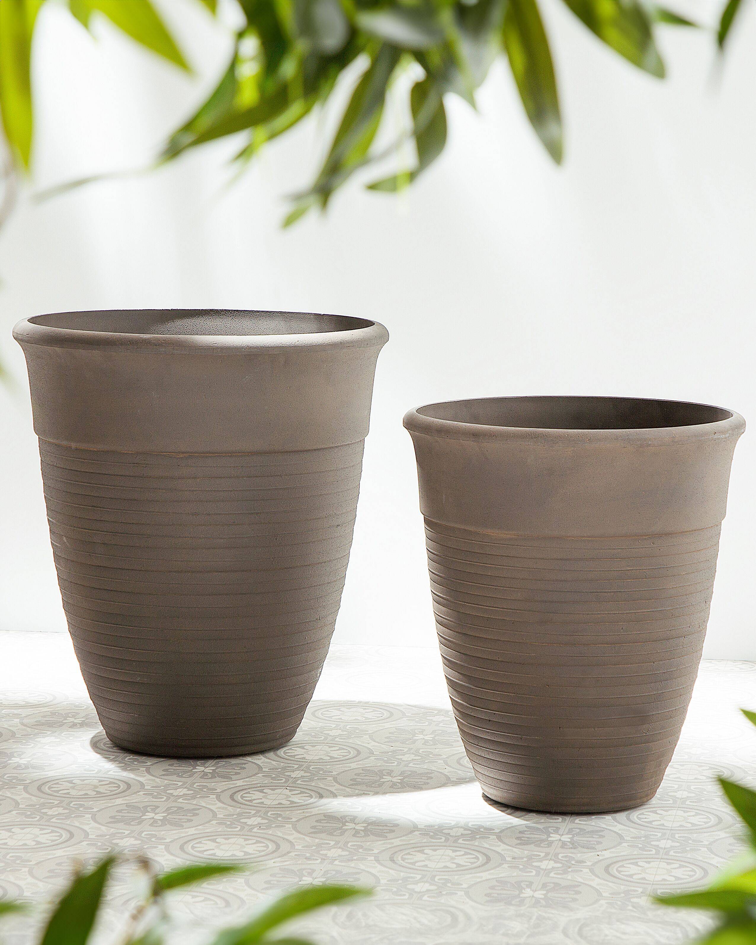 Beliani - 2 Cache-Pots Marron en Forme de Vase Diamètre 50 cm Pots de Fleurs en Pierre et Polyrésine de Style Vintage pour Extérieur et Intérieur - Image 2