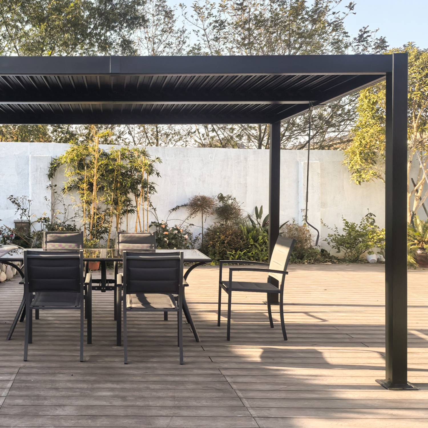 Pergola bioclimatique 4x3m structure et lames en aluminium gris anthracite NAXOS - Image 4