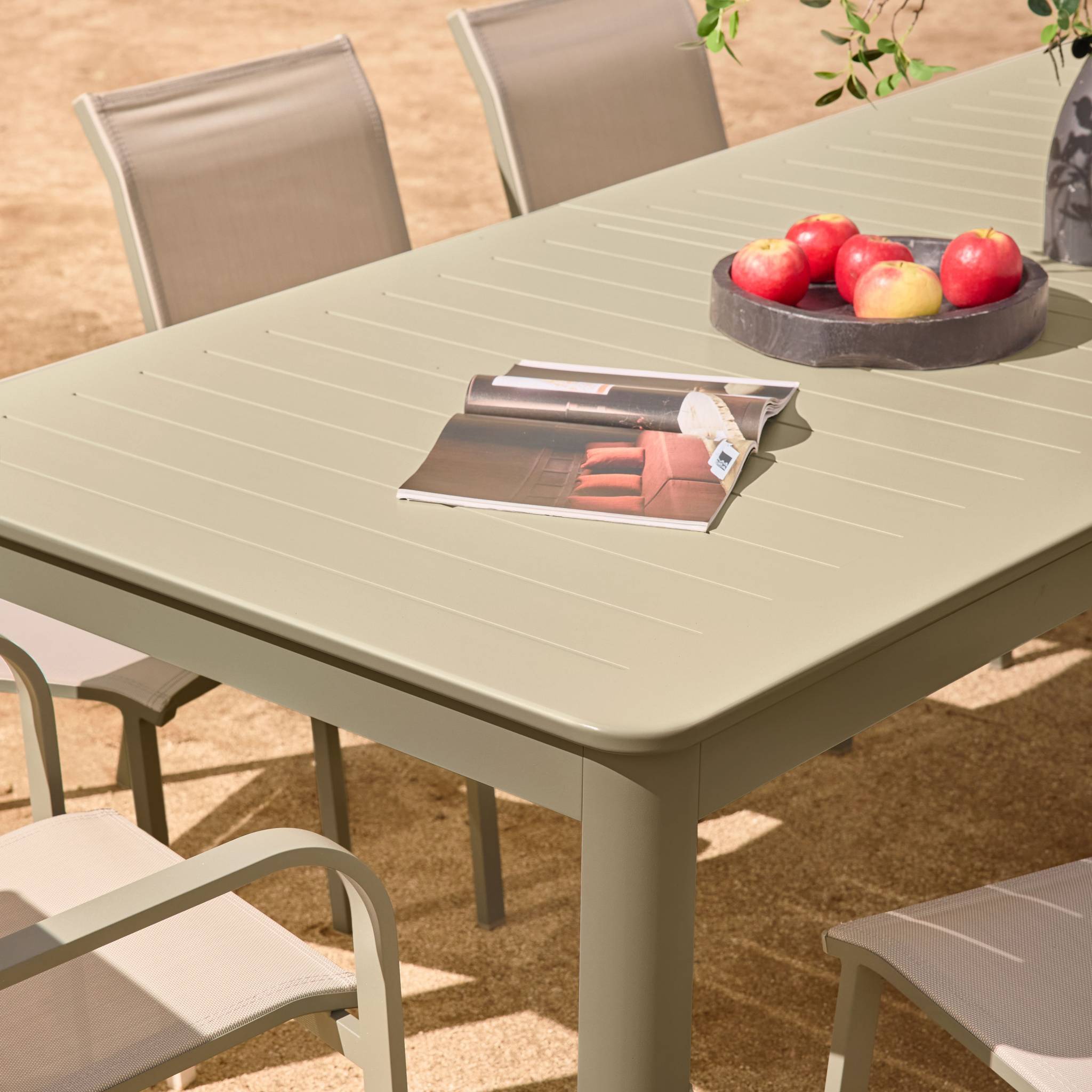 sweeek - Table de jardin extensible aluminium + 10 assises aluminium et textilène kaki. 8 chaises. 2 fauteuils. 10 places. 290 x 100 x 75 cm | sweeek - Image 4