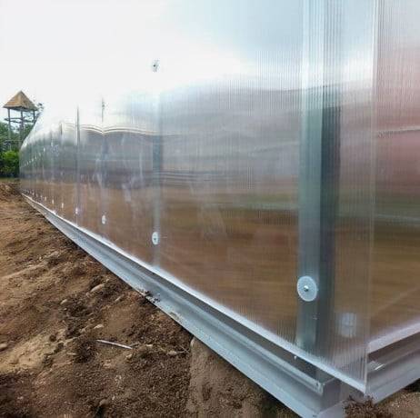 Serre KLASIKA Standard 30m2, 2,5m x 12m, 6 mm avec revêtement en polycarbonate (Avec 6 toits ouvrants automatiques) - Image 5