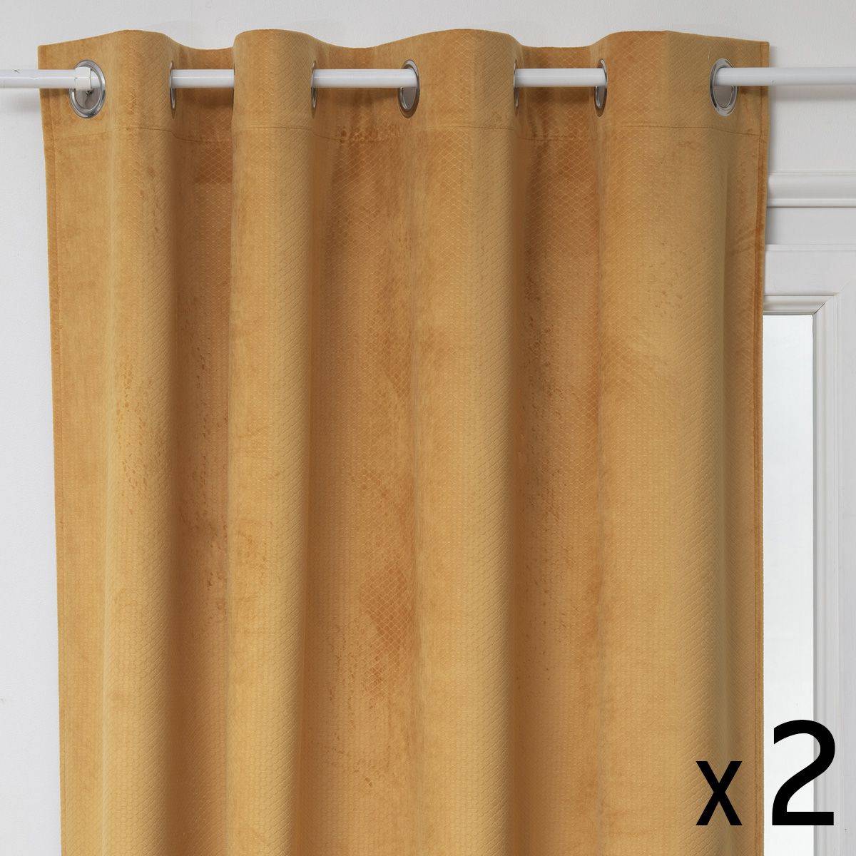 Atmosphera - Lot de 2 Rideaux à  œillets Occultant en Velours Ocre motif en relief 140 x 260 cm - Image 1