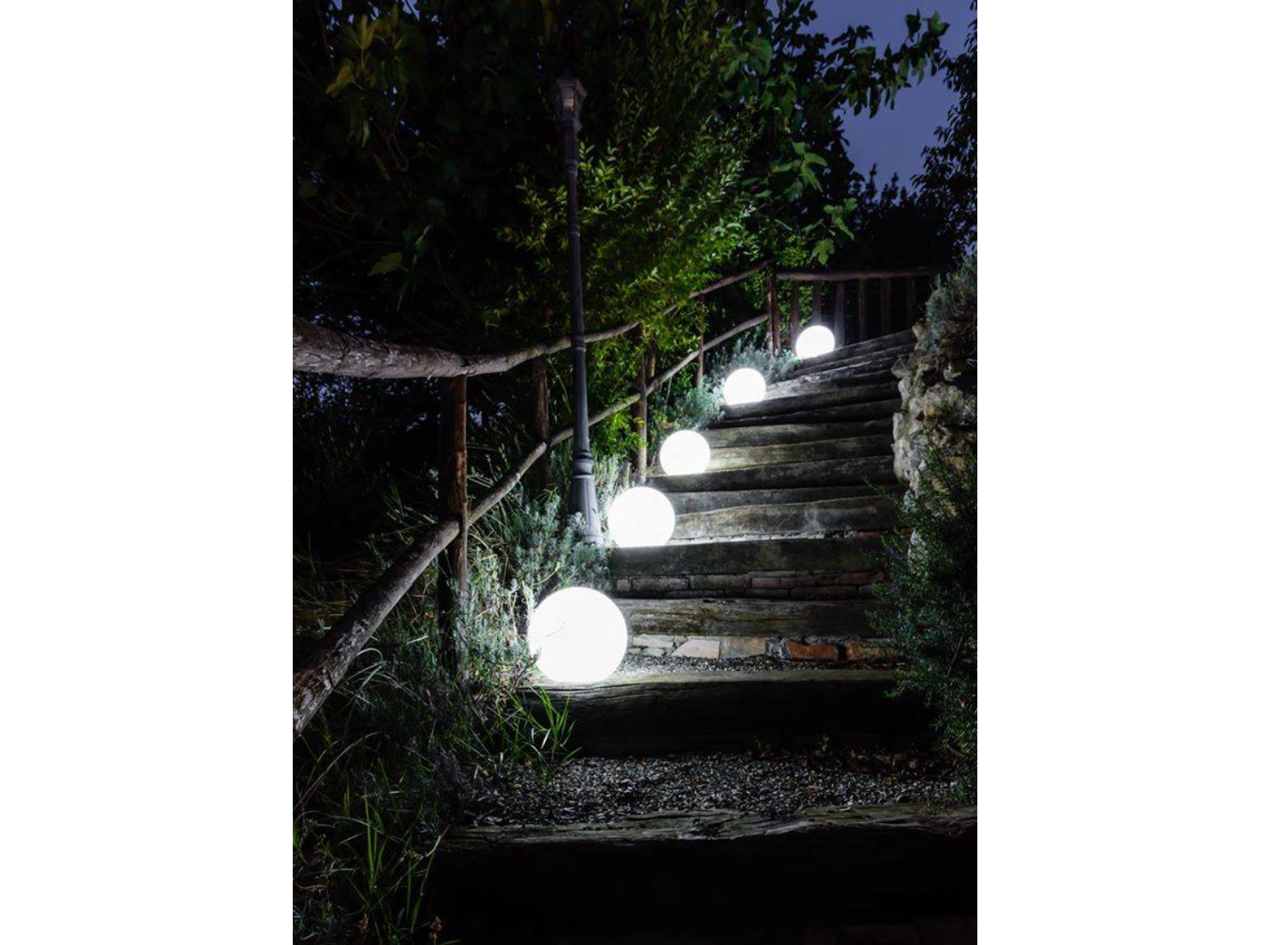 Boule lumineuse photovoltaique polyéthylène by ARKEMA DESIGN - Image 2