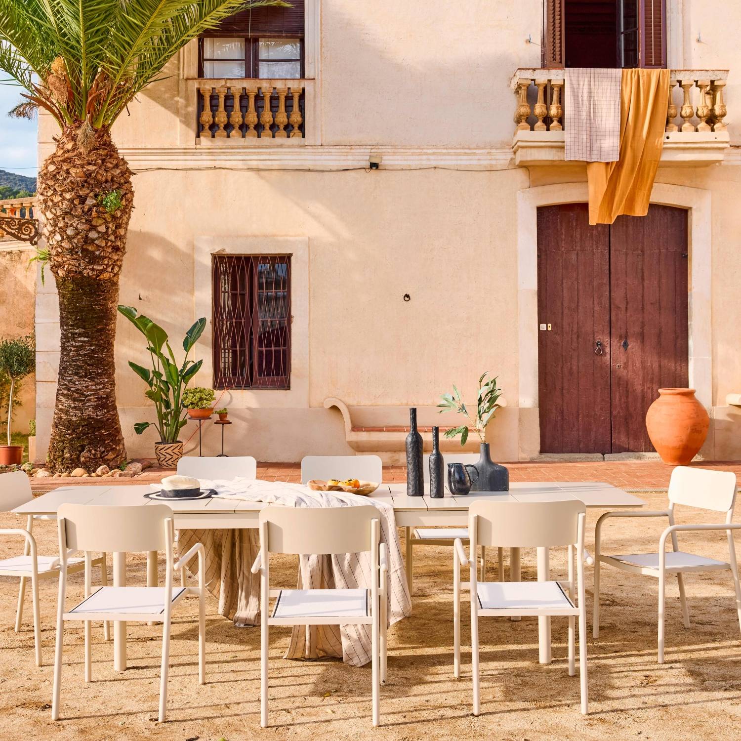 Table de jardin extensible aluminium + 8 assises beige. 8 fauteuils textilène. 210/300 x 100 x 75.5 cm | sweeek - Image 1