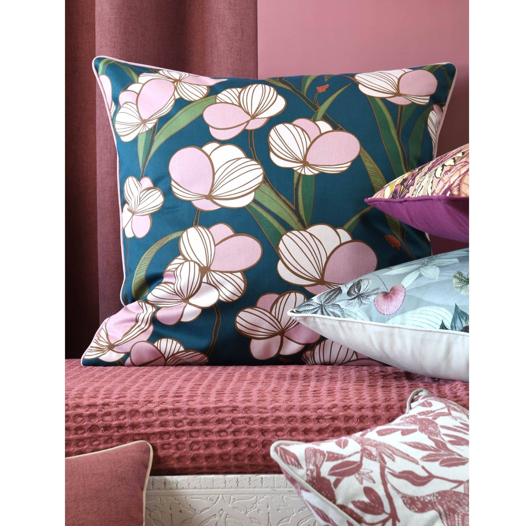 Lovely Casa - Coussin déhoussable à l'esprit floral - LOVELY CASA - Image 1