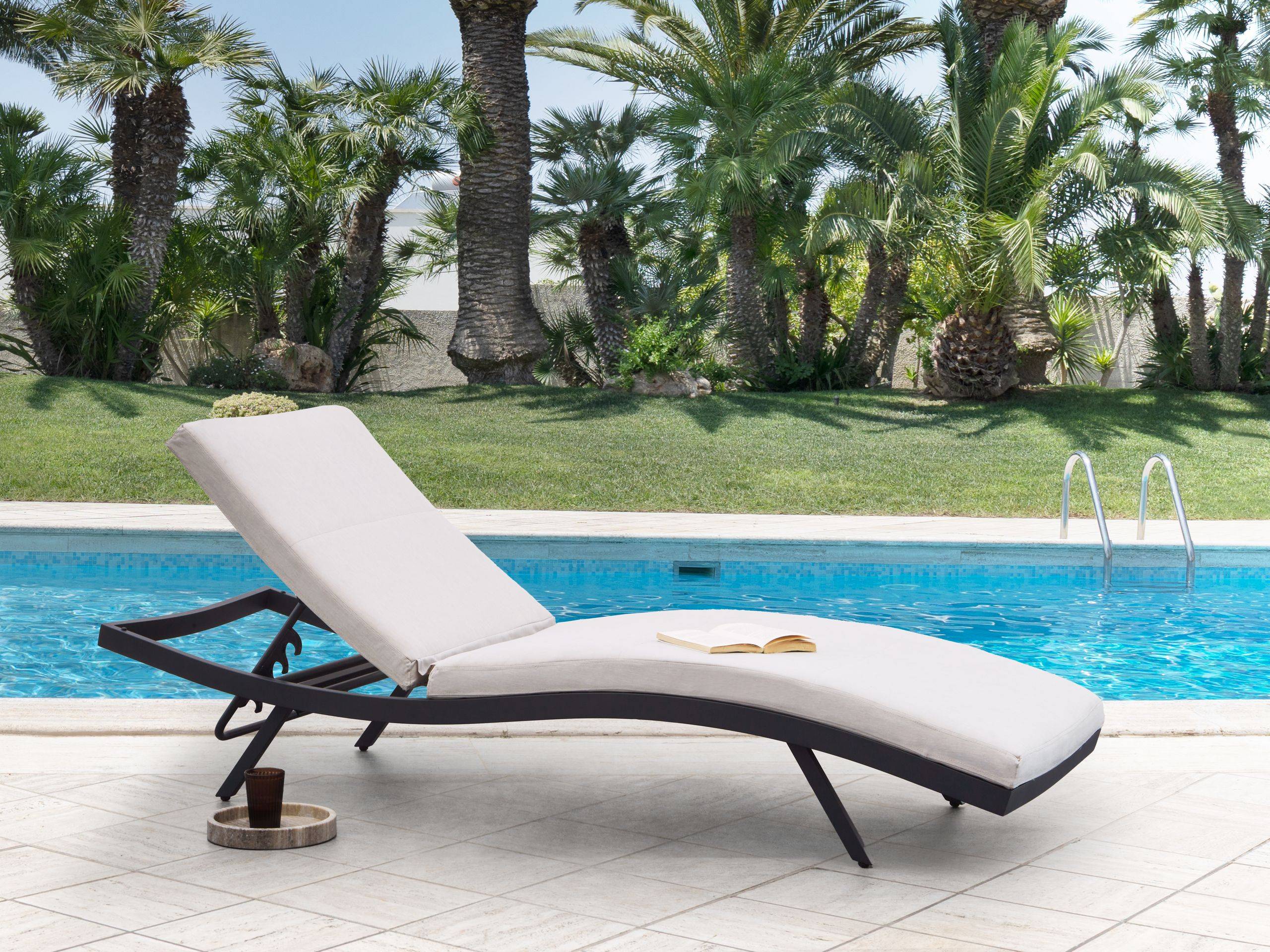 Beliani - Chaise longue Aluminium Beige clair AMELIA - Beliani - Image 1