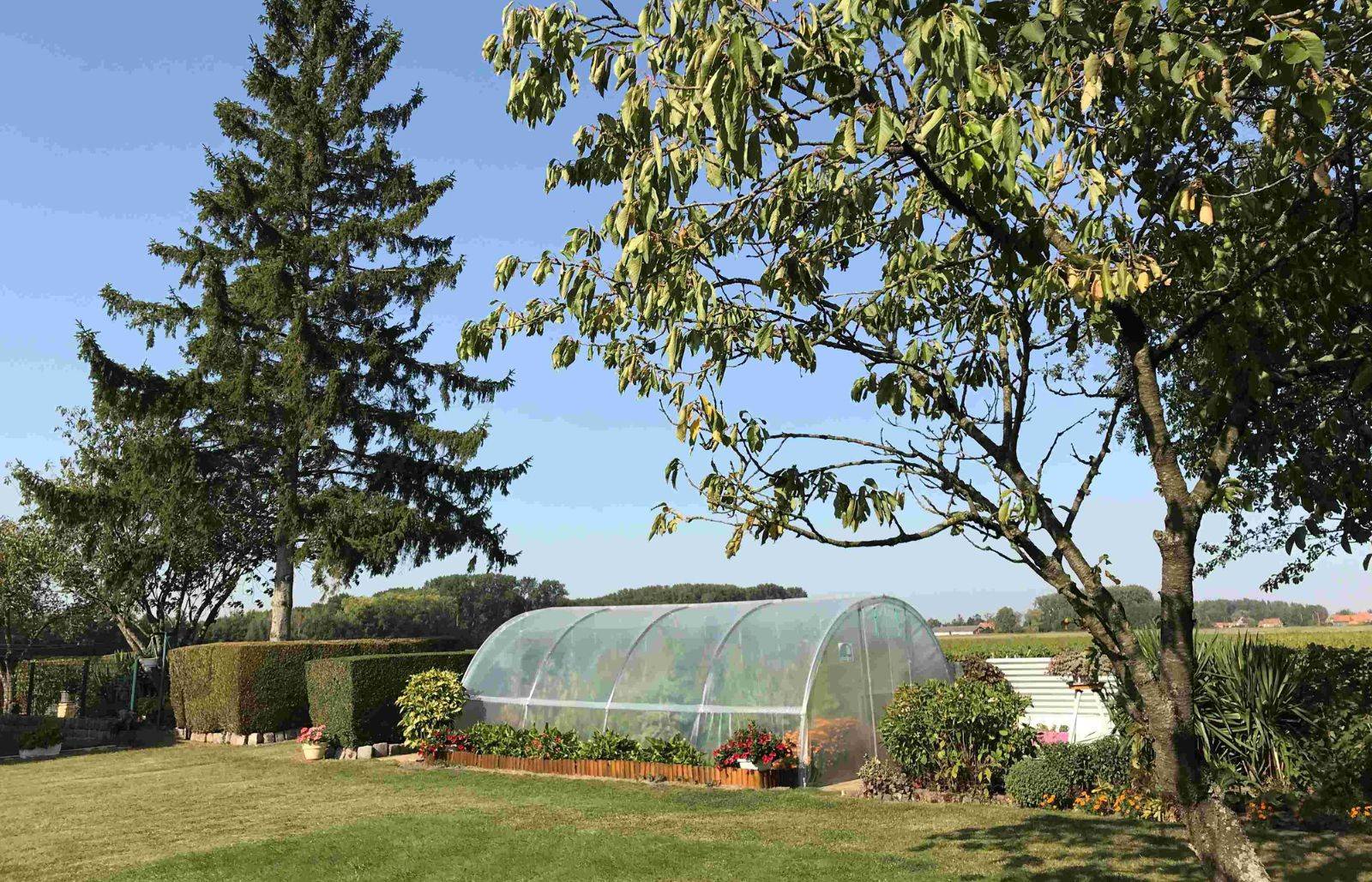 Serre tunnel de jardin - 22m² - 3,7 x 6 m - pieds arrondis - polyéthylène haute densité - aérations latérales - LES SERRES TONNEAU - Image 1