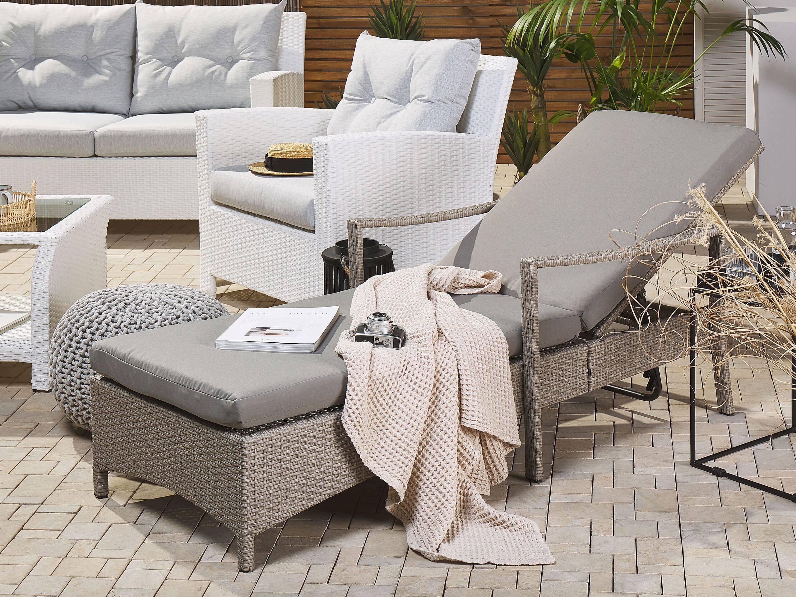 Beliani - Chaise Longue Bain de Soleil avec Dossier Réglable en Rotin Marron avec Coussin Gris Design Intemporel et Moderne pour Jardin ou Terrasse Beliani - Image 2