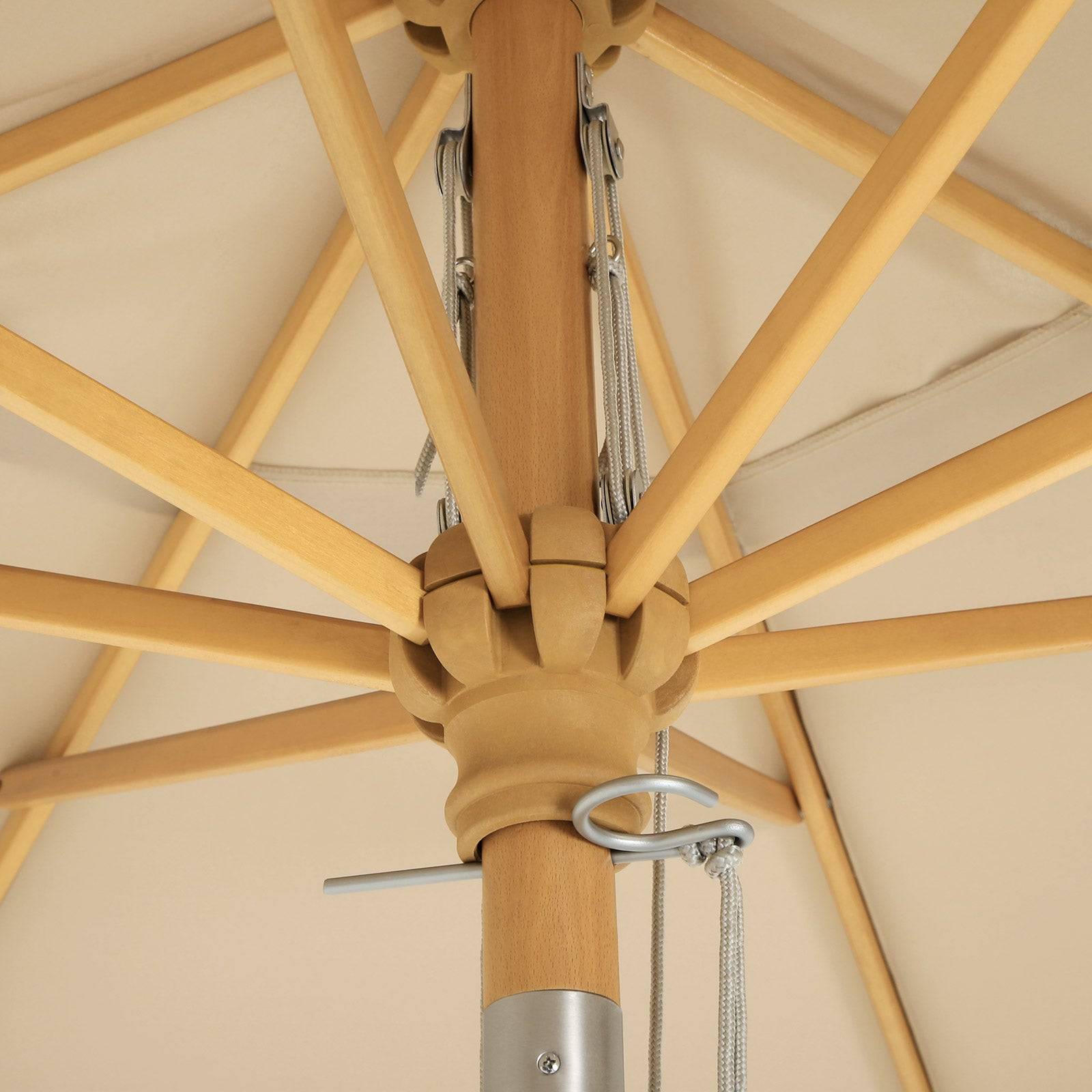 Helloshop26 - Parasol 3 m ombrelle octogonal protection solaire anti-uv UPF 50+ mât et baleines en bois inclinable sans socle pour terrasse balcon jardin taupe - Image 3