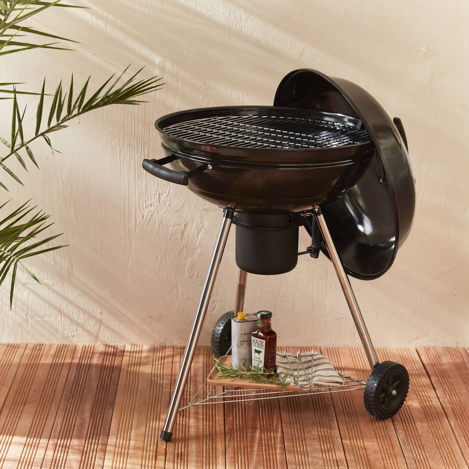sweeek - Barbecue charbon de bois Ø57cm - Georges - Noir émaillé. barbecue avec aérateurs. émaillé. fumoir. récupérateur de cendres | sweeek - Image 1