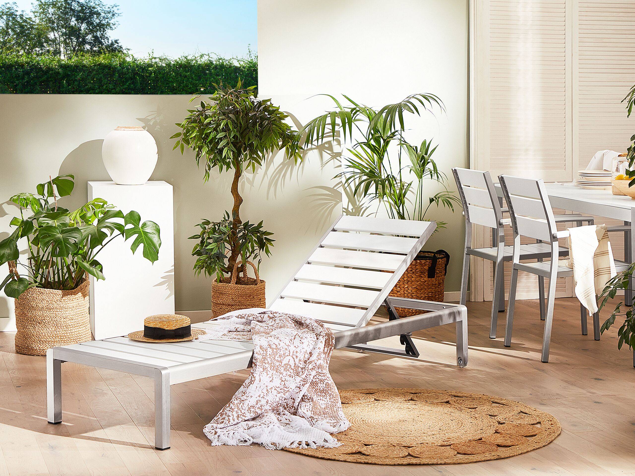 Beliani - Chaise Longue Effet Bois Blanc en Aluminium Transat Inclinable Solide et Résistant pour Jardin ou Terrasse Moderne - Image 2