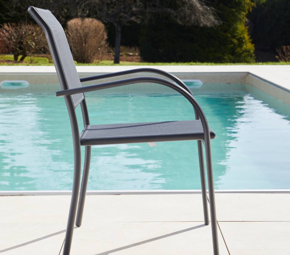 Ensemble table et chaises de jardin 8 places Gris Anthracite GUETHARIZIERS chêne brun - Image 4