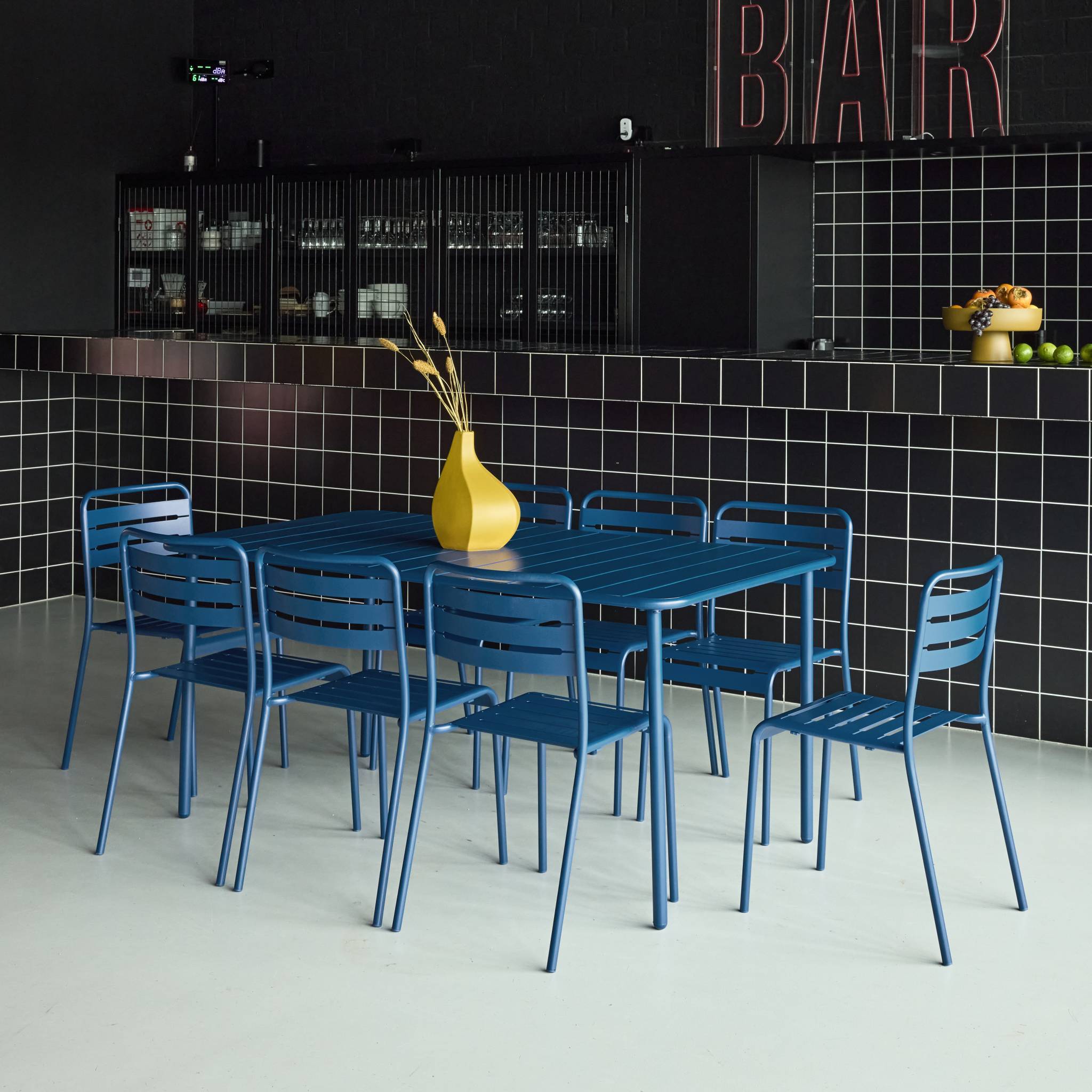 sweeek - Table de jardin métal + 8 assises bleu marine traitement antirouille. lattes et bords arrondis | sweeek - Image 3