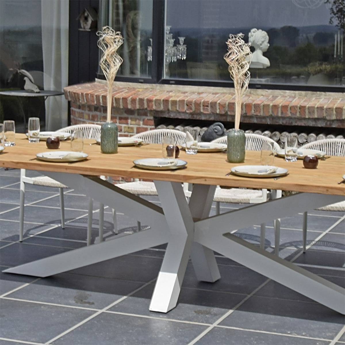 Table métal blanc et teck recyclé 300 cm, Conceptual - Gecko Jardin - Image 3