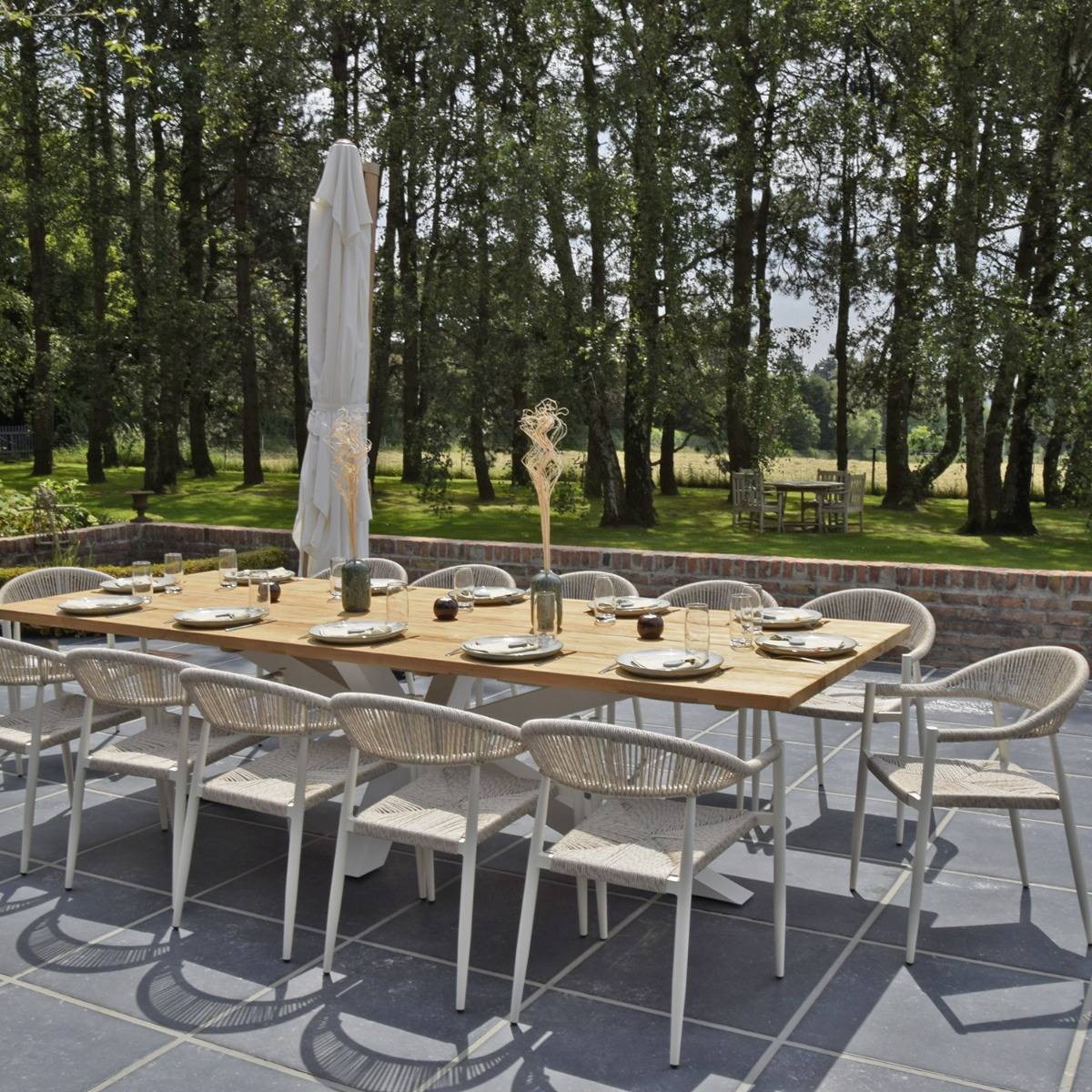 Table métal blanc et teck recyclé 300 cm, Conceptual - Gecko Jardin - Image 7