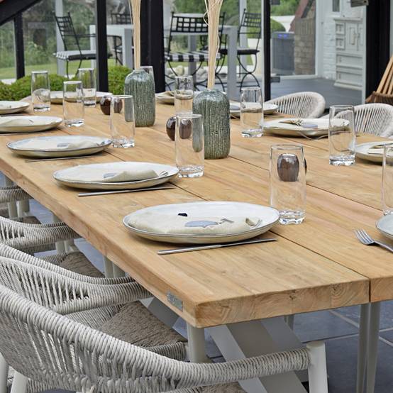 Table métal blanc et teck recyclé 300 cm, Conceptual - Gecko Jardin - Image 4