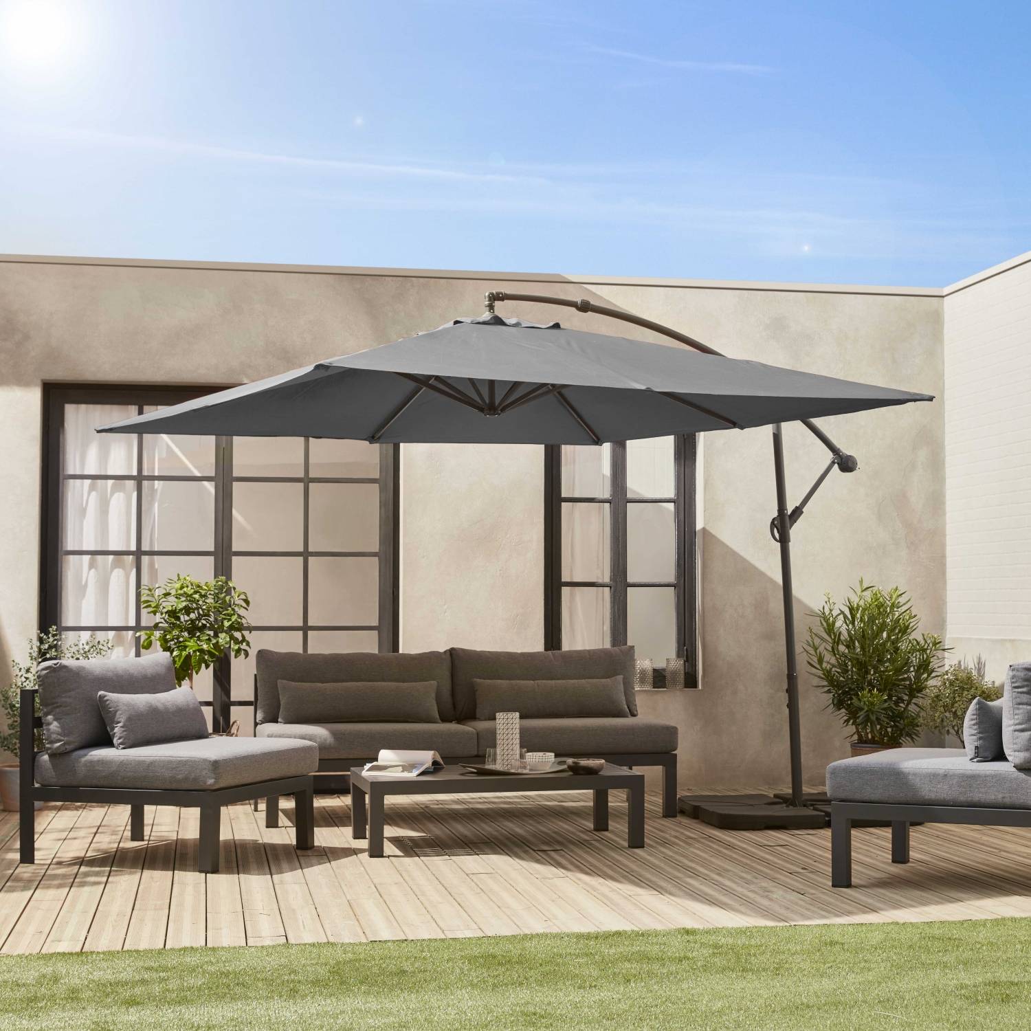 Parasol déporté carré 3x3m - Hardelot 3x3m - Gris - Manivelle anti-retour | Toile déperlante | Facile à utiliser | sweeek - Image 1