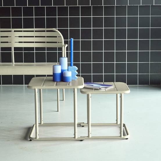 sweeek - Table gigogne extérieure carrée en acier 45cm beige - Amélia | sweeek - Image 1