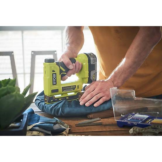 Agrafeuse RYOBI R18ST50-0 18V livrée avec agrafes et crochet de maintien (vendu sans batterie) Ryobi - Image 4