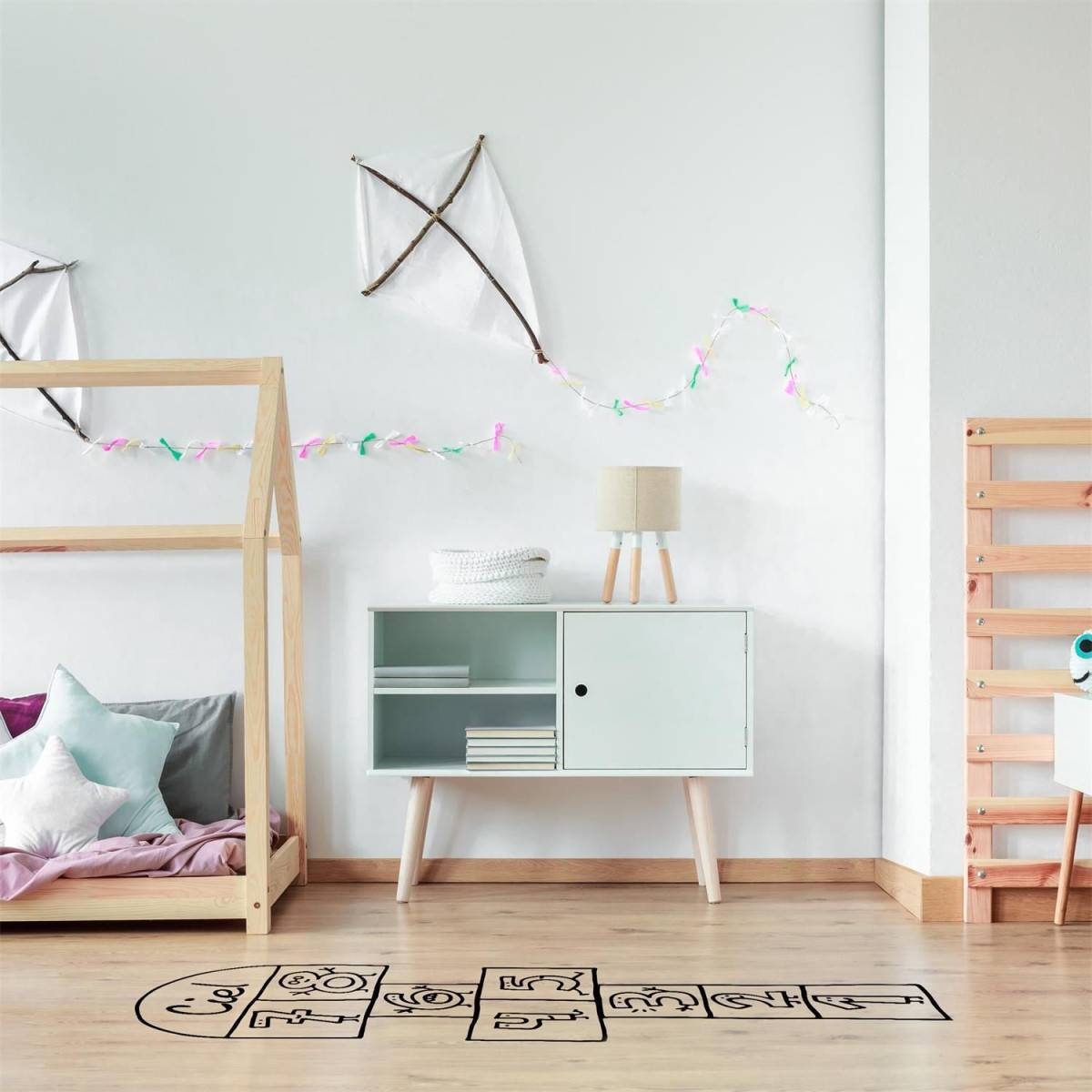The Home Deco Kids - Sticker à Poser pour Sol "Marelle" 148cm Noir - Image 2