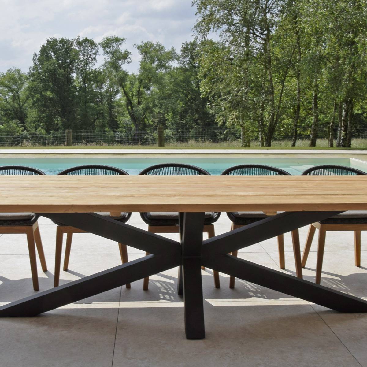 Gecko Jardin - Table métal noir et teck recyclé 300 cm, Conceptual - Gecko Jardin - Image 4