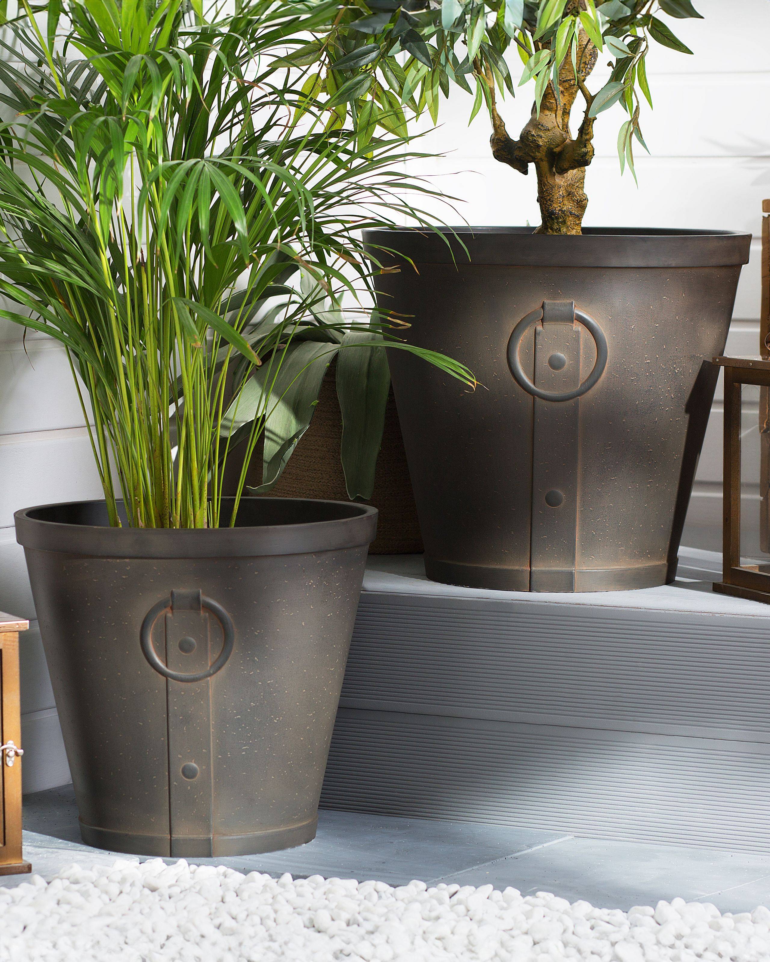 Beliani - Hauts Cache-Pots Marron en Fibre d'Argile et de Verre 41 cm Rond avec Relief Pot de Fleurs Idéal pour Extérieur et Intérieur Lot de 2 - Image 2