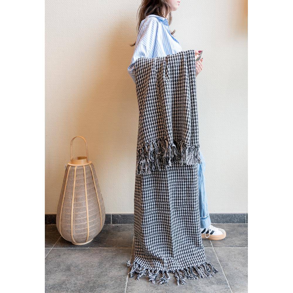 Aubry Gaspard - Plaid en Coton Pied de Poule Noir et Blanc avec Franges - Image 2