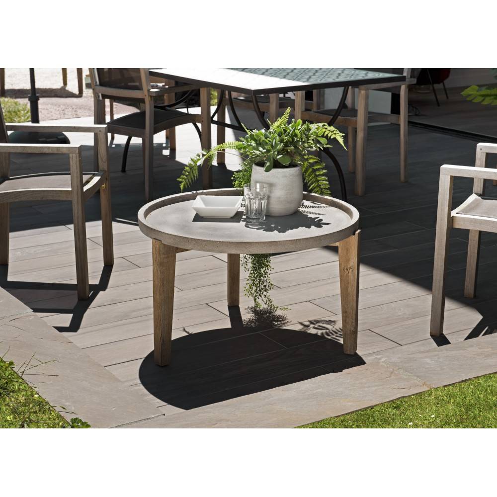 Macabane - HECTOR - Table basse de jardin ronde béton 81x81 cm pieds bois acacia - Image 4