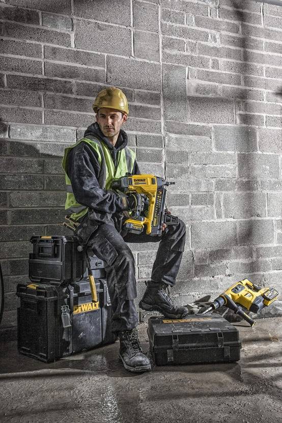 Cloueur XR 18V - béton et acier - DEWALT - avec 2 batteries 18V 5Ah li-ion + chargeur + accessoires + TOUGHSYSTEM - DCN890P2 - Image 8