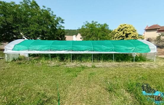 Serre de jardin - 30m² - 4 x 7,5m - hauteur 1,78m (sans déclaration) - pied droit 1,10m - PE haute densité - 1 porte pivotante - LES SERRES TONNEAU - Image 4