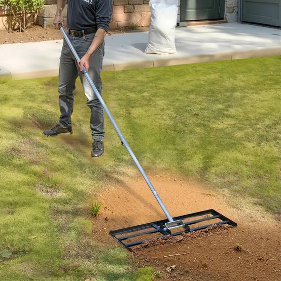 VEVOR Rateau nivellement pelouse, 762x254x2290 mm, manche 2130 mm. Acier carbone, pour cour, golf, jardin. - Image 8