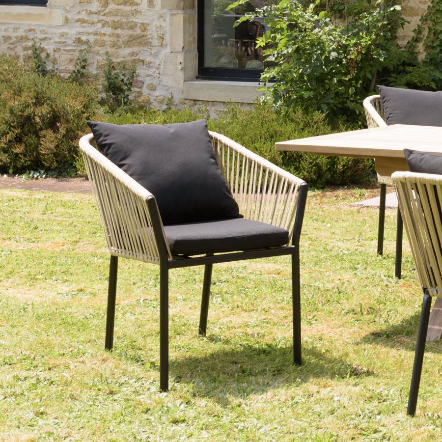 Macabane - MALO - SALON DE JARDIN 6 PERS. - 1 Table rectangulaire 180x100cm et 6 fauteuils beiges et noirs avec coussin - Image 9