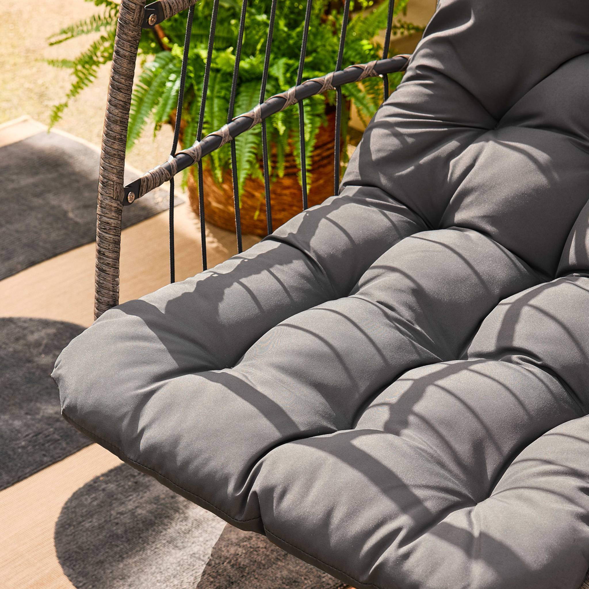 sweeek - Fauteuil œuf suspendu anthracite TOSCANA acier. osier. polyester. 105 x 105 x 196 cm | sweeek - Image 6