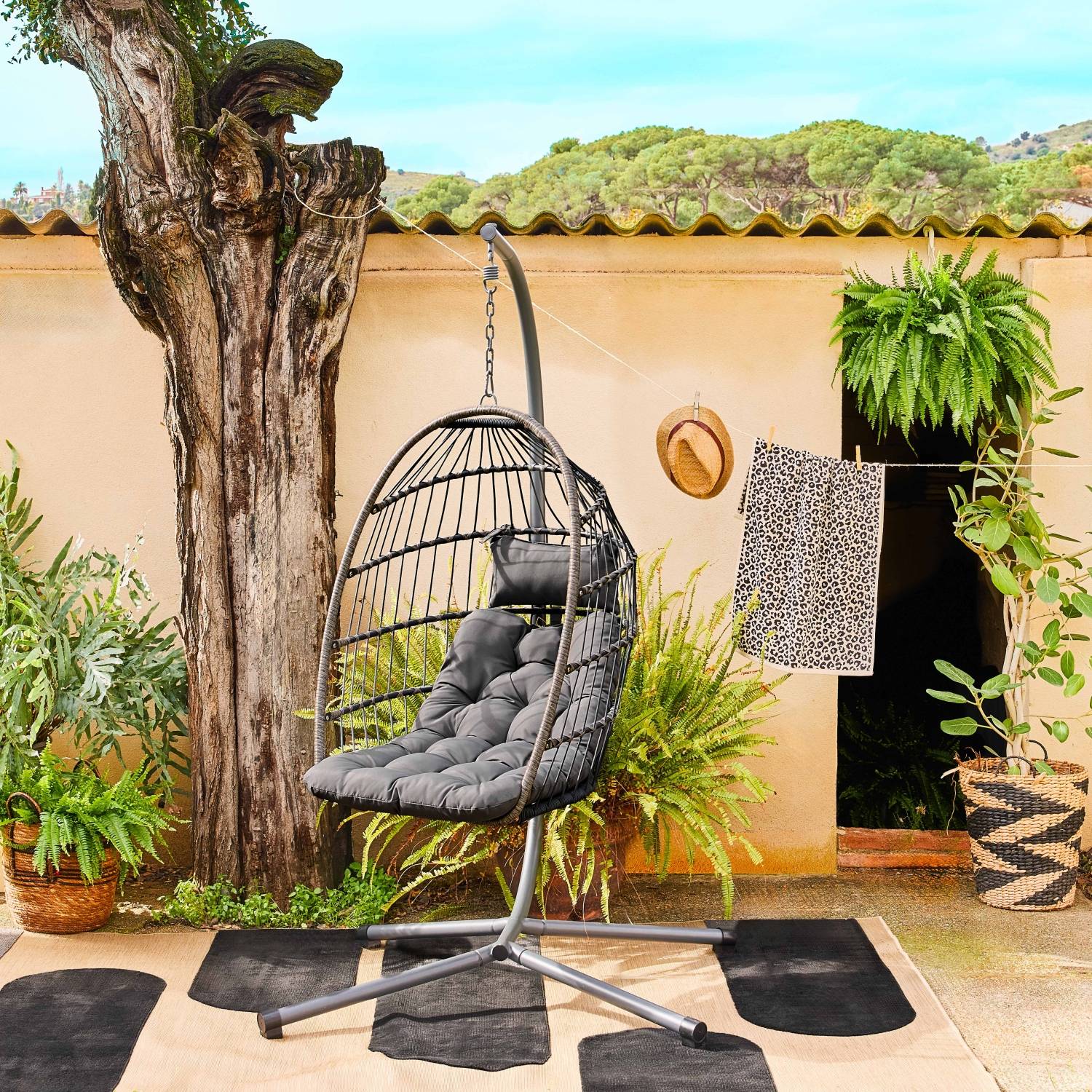 sweeek - Fauteuil œuf suspendu anthracite TOSCANA acier. osier. polyester. 105 x 105 x 196 cm | sweeek - Image 1