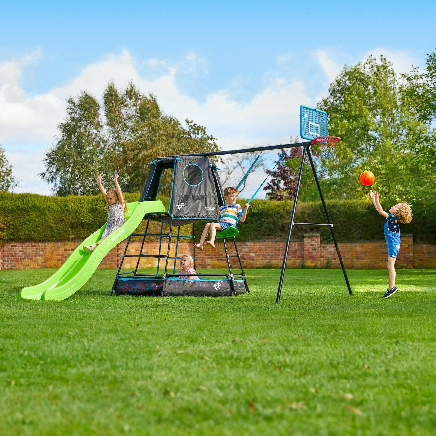 Tp Toys - Aire de jeux métal  EXPLORER TOUR noir - tapis explorer - balançoire - basket - toboggan - piscine à balles h246 cm - Image 1