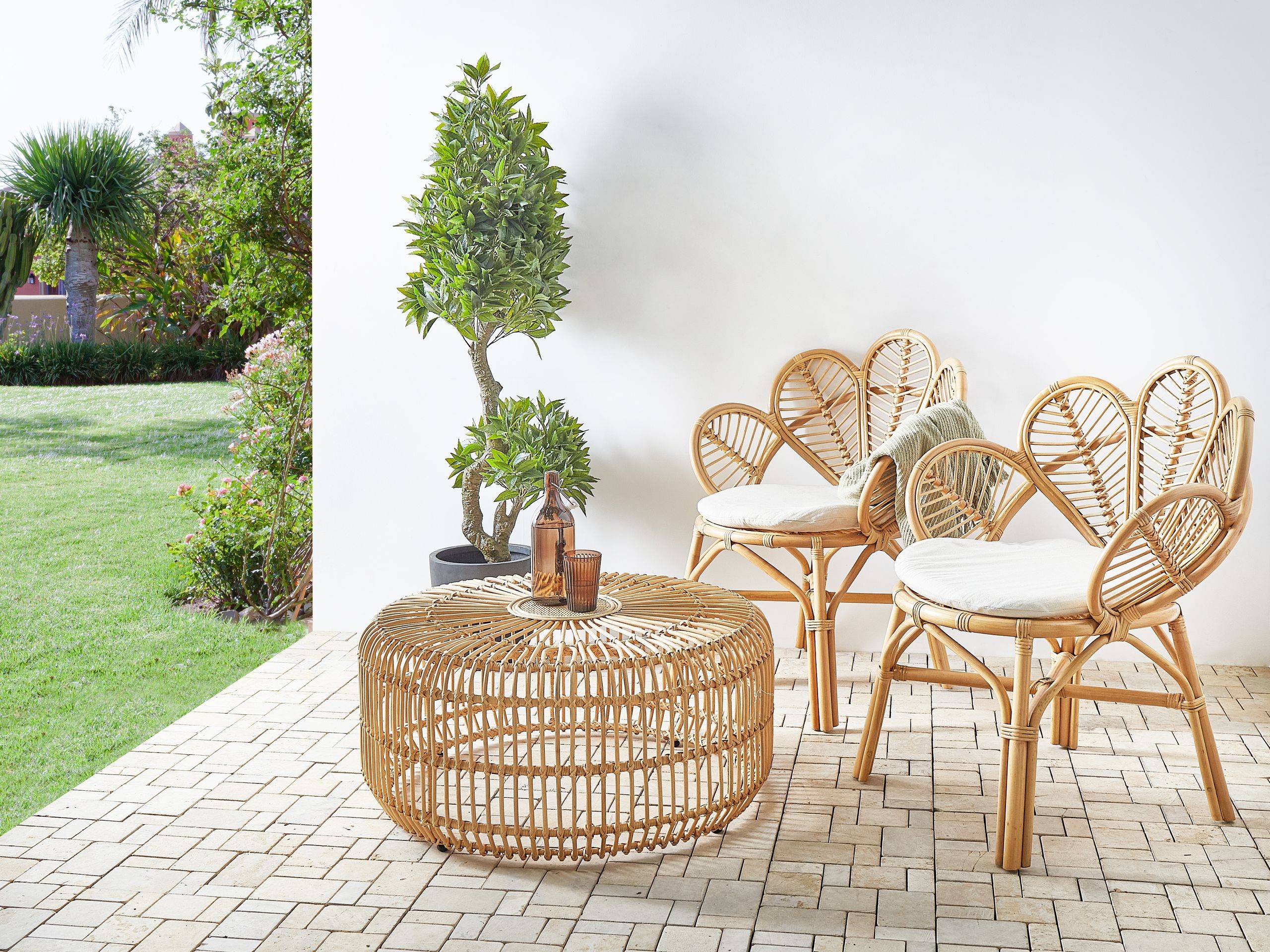 Beliani - Ensemble Bistro en Rotin Naturel 74 x 61 x 88 cm 2 Chaises et Table Basse pour Extérieur et Intérieur Boho Rustique - Image 2