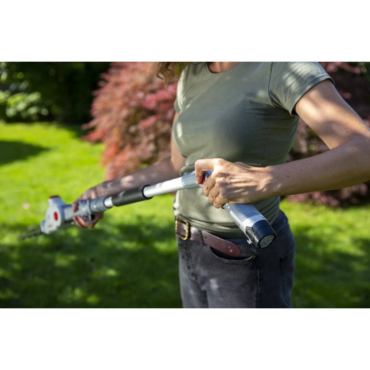 Taille Haie sur perche télescopique 12V - Lame de 41cm -Batterie Lithium 2,5Ah - Chargeur 12V - Sangle d'épaule IKRA - Image 8