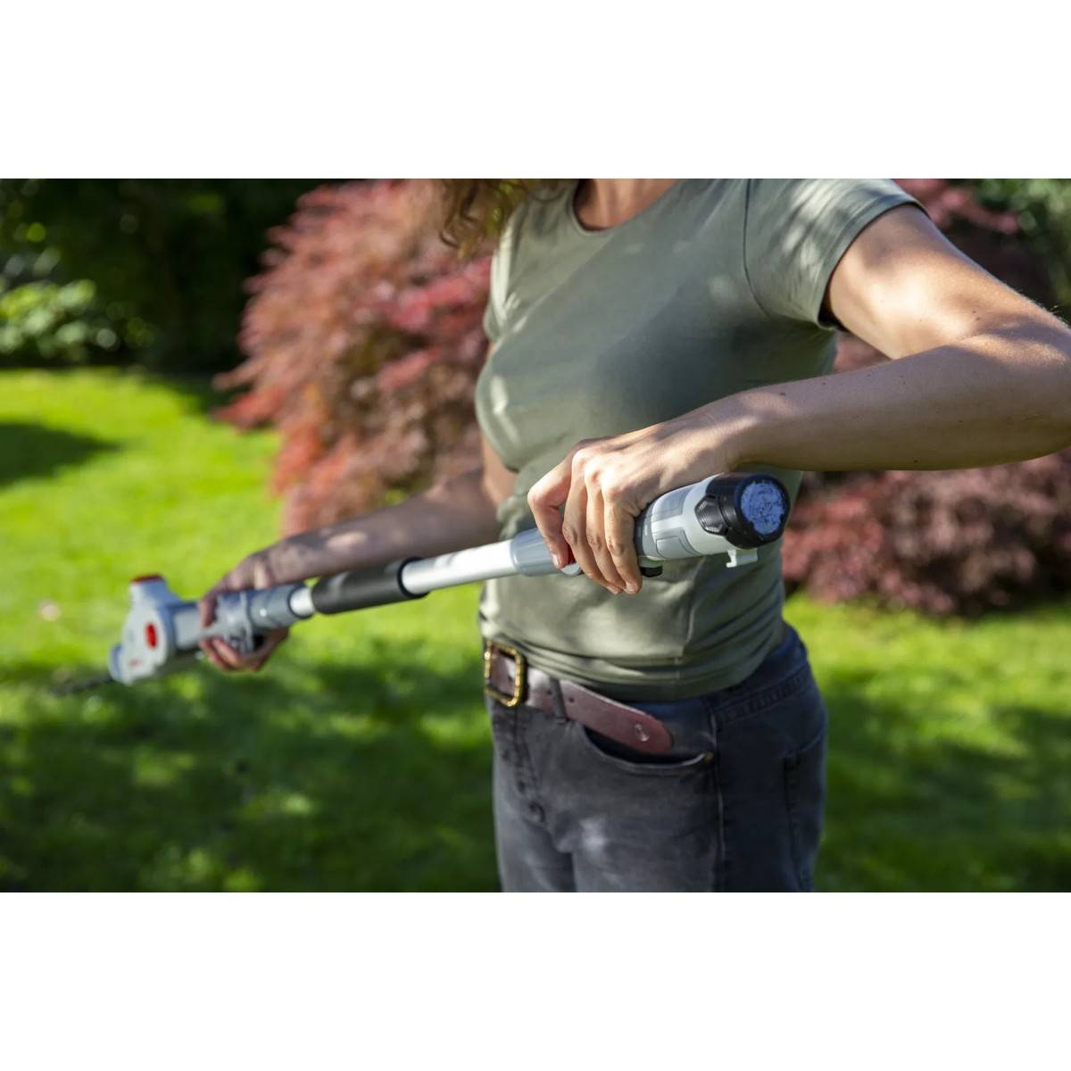 Taille Haie sur perche télescopique 12V - Lame de 41cm -Batterie Lithium 2,5Ah - Chargeur 12V - Sangle d'épaule IKRA - Image 7