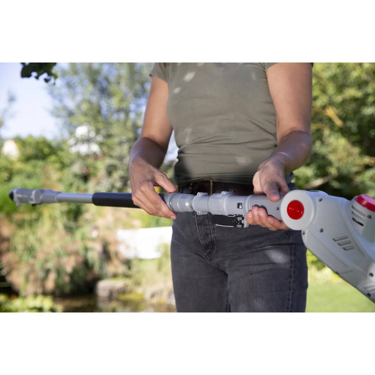 Taille Haie sur perche télescopique 12V - Lame de 41cm -Batterie Lithium 2,5Ah - Chargeur 12V - Sangle d'épaule IKRA - Image 9