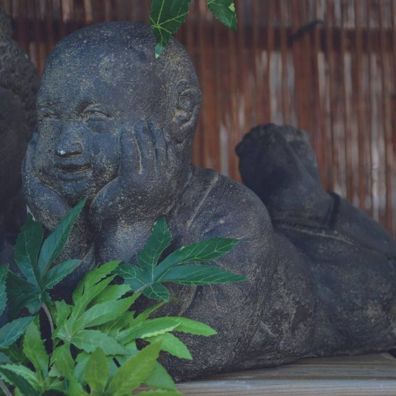 Statue jardin moine bouddhiste couché H.40 cm - Gris anthracite 40 cm - Jardinex - Image 2