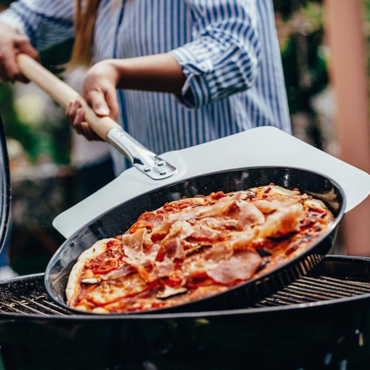 Lot de 2 plaques à pizza perforées rondes, four et barbecue 32 cm FM Professional Barbecue - Image 2