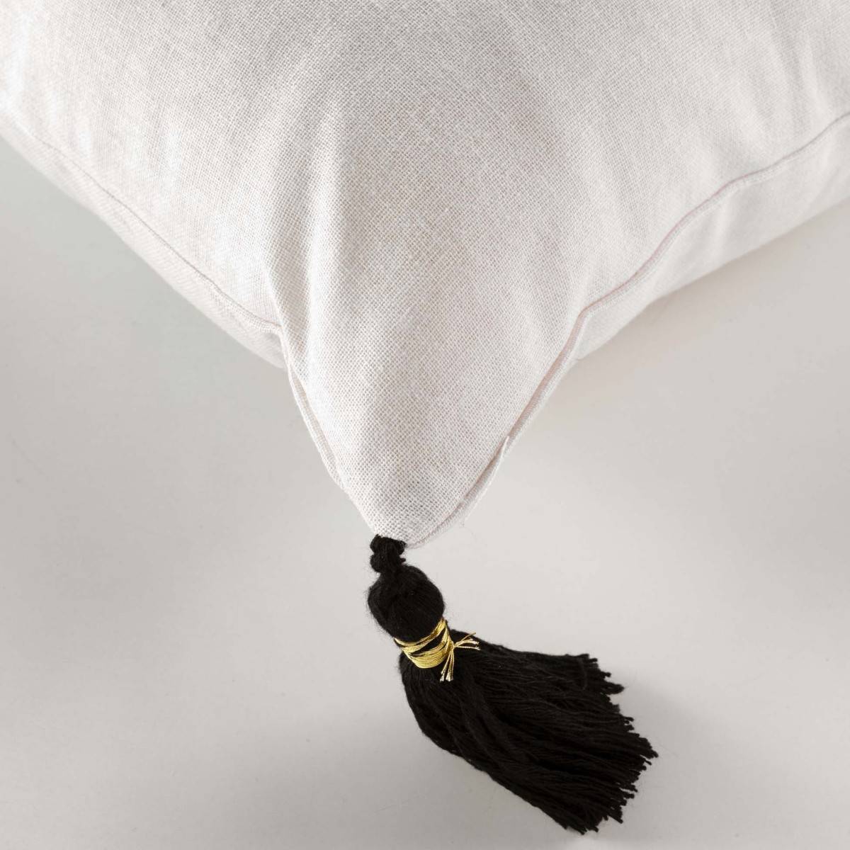 Coussin Déco Pompons "Issey" 45x45cm Naturel - Image 3